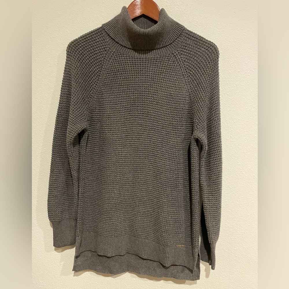 Michael Kors Gray Waffle Knit Turtleneck Sweater with High Low Hem. Size M